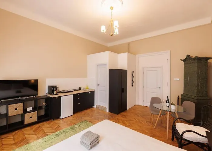 Bright In Old Town Apartment *