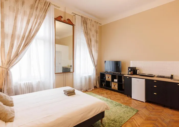 Bright In Old Town Apartment *